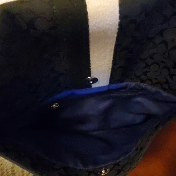 Coach A1068-F70182 Black Voyager 6cm Signature Small Messenger Bag - Picture 8 of 9